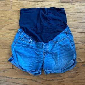 Levi’s Full Panel Maternity Short
